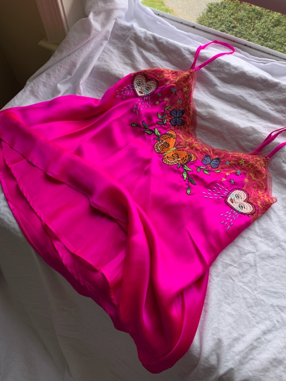 100% silk sexy Boheme Hot Pink Embroidered Butterfly Camisole🦋☘️🌺